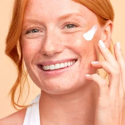 Biodermal SPF50+ Matterende Zonnefluïde voor je Gezicht< Zonnebrand