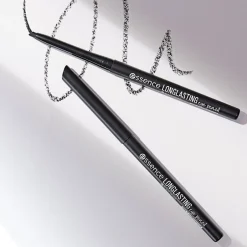 01 Black Fever Long-Lasting Oogpotlood|Essence Hot