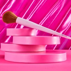 01 It's Glow Time Blush & Highlighter Brush|Essence Clearance