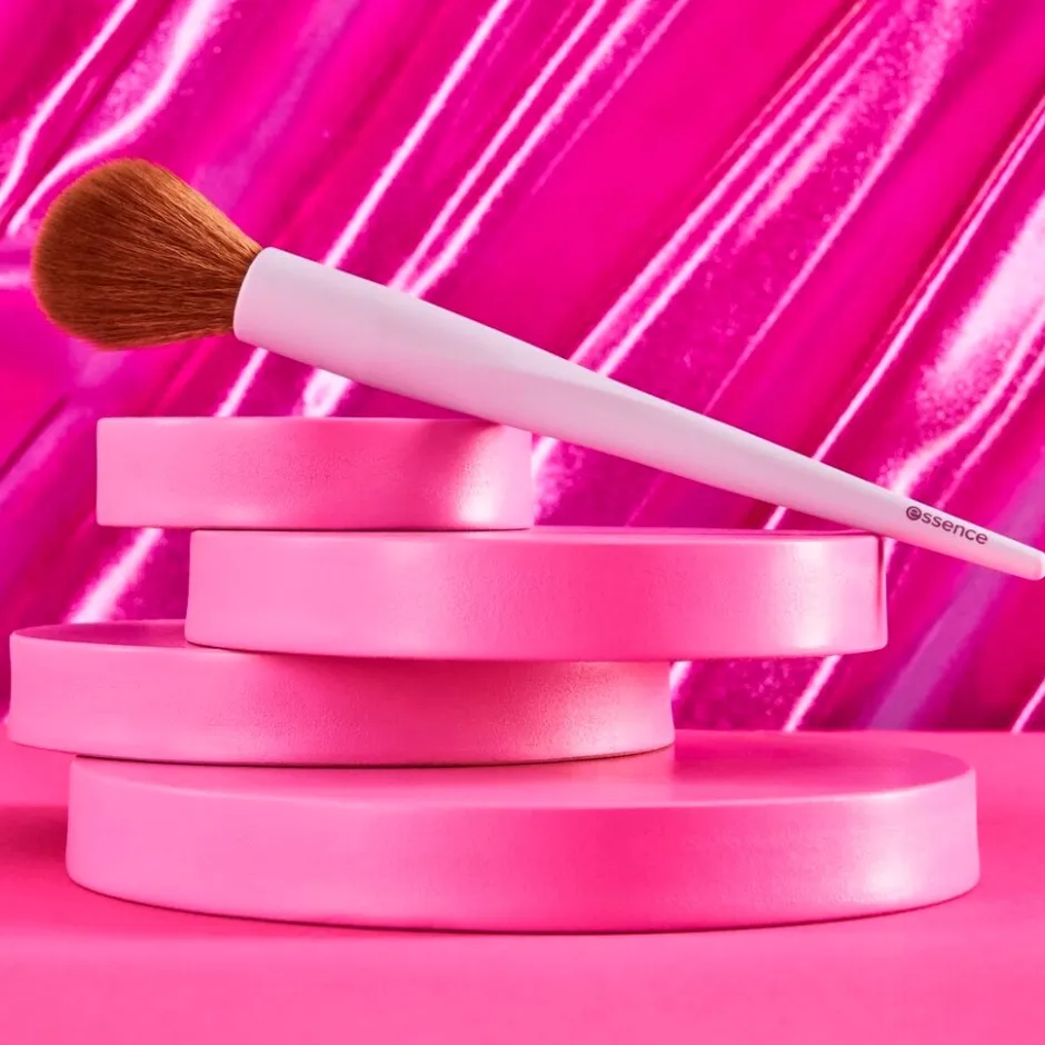 01 It's Glow Time Blush & Highlighter Brush|Essence Clearance