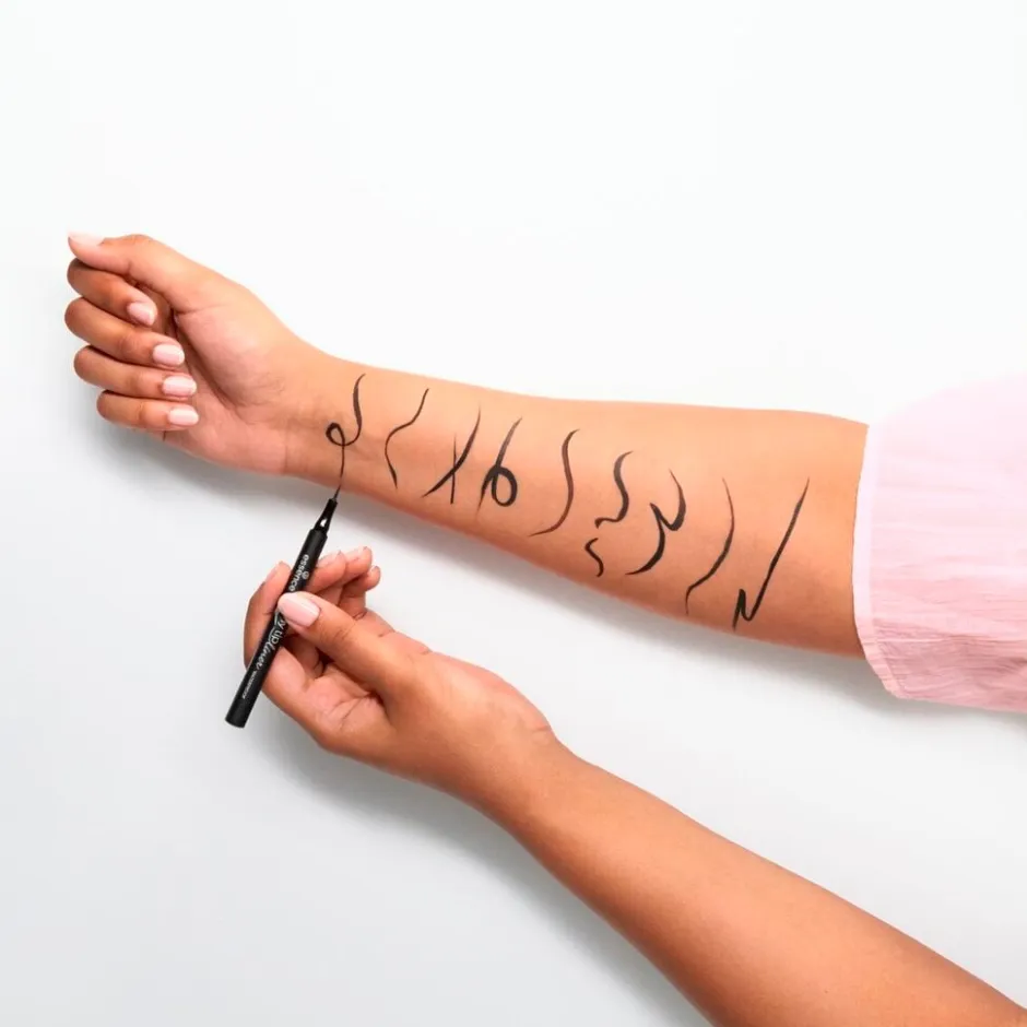 Essence Tiny Tip 01 Deep Black Waterproof Eyeliner< Eyeliner