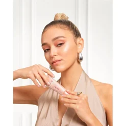 L'Oreal L'Oréal Paris Lumi Glotion 902 Light Glow Natural Glow Enhancer< Highlighter