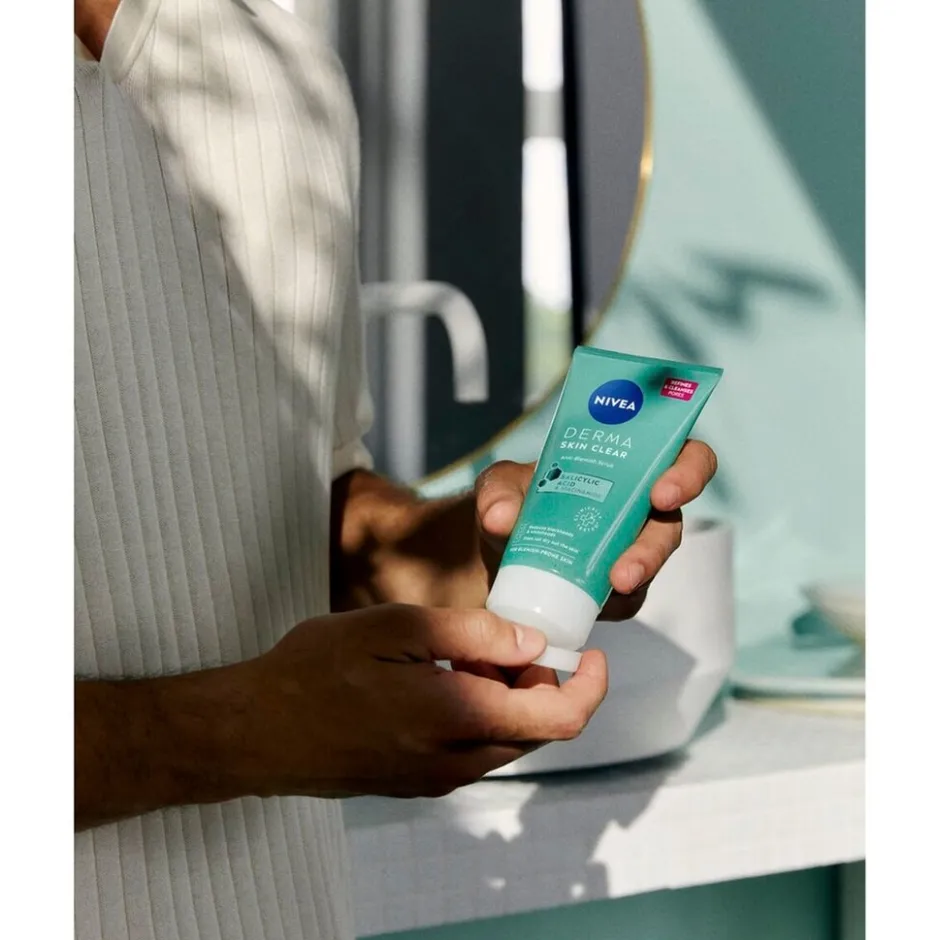Nivea Skincare NIVEA Derma Skin Clear Scrub< Gezichtsreiniging
