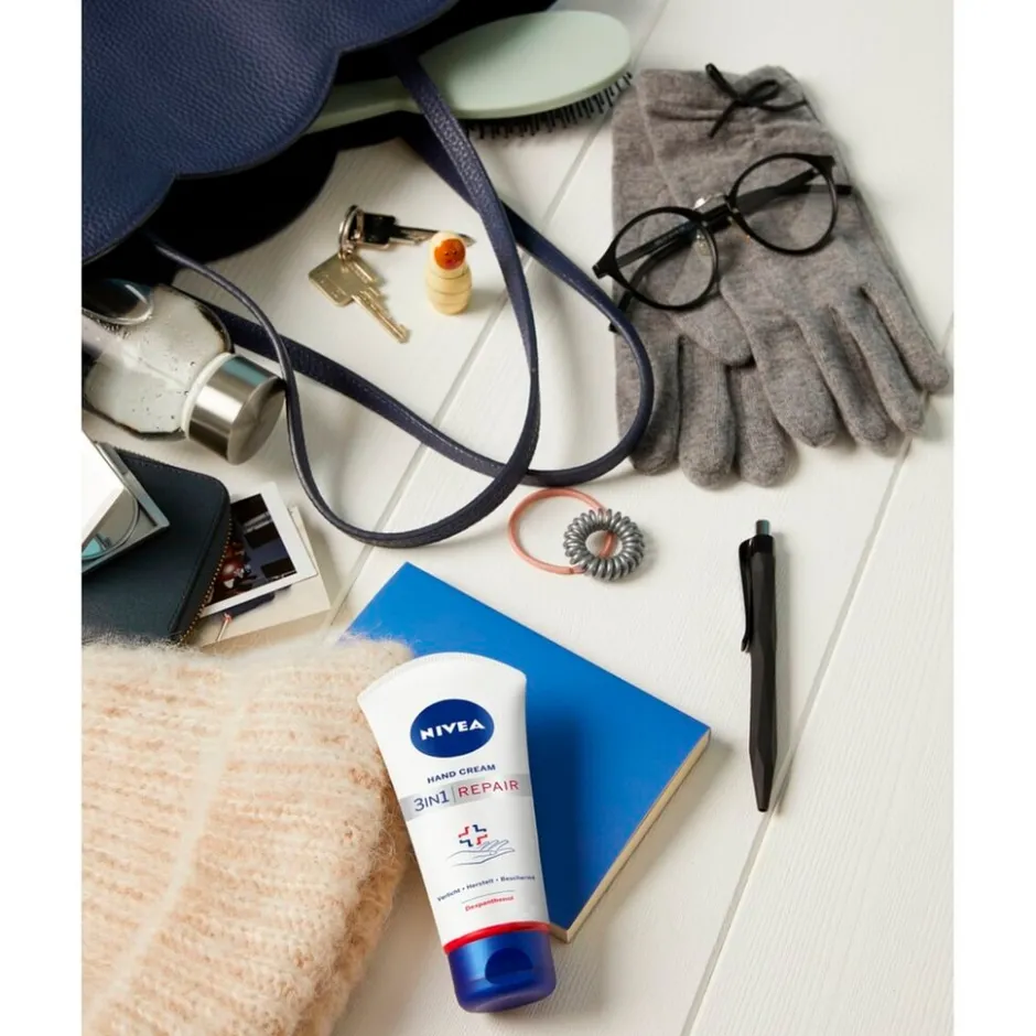 Nivea 3-in-1 Repair Handcrème< Handcrèmes