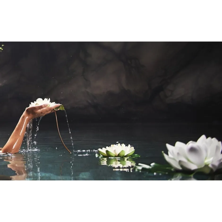 Zen White Lotus Energizing Body Mist|Therme