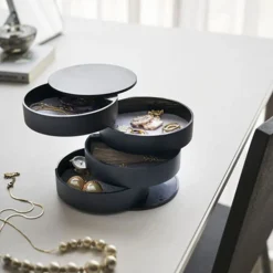UNIQ draaibare ronde sieradendoos / organizer met 4 vakken - Zwart< Sieraden En Bijoux
